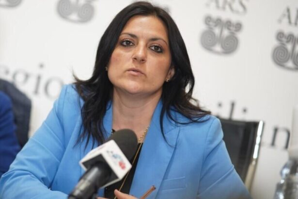 Esenzioni ticket Asp Catania, Marano (M5s) all’Ars: “Stop ad avvisi e agli interessi. Caos burocratico inaccettabile nell’era digitale” “Ho ricevuto numerose segnalazioni da parte di cittadini della provincia di Catania che sono stati raggiunti da avvisi di pagamento da parte dell’Agenzia di Riscossione per conto dell’ASP di Catania relativi a presunte esenzioni ticket non dovute per prestazioni risalenti anche ad oltre dieci anni fa. Non è possibile che nell’era digitale si arrivi a una situazione di caos totale nel quale i cittadini devono affrontare esborsi importanti per prestazioni ottenute tramite autocertificazione della propria situazione reddituale, senza che per anni sia stata notificata alcuna irregolarità. In molti casi, inoltre, gli avvisi risulterebbero impropri, mai notificati precedentemente e comprendono anche gli interessi per il mancato pagamento”.