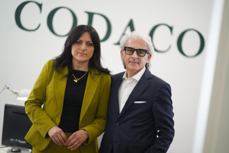 La deputata regionale Jose Marano e Francesco Tanasi, rispettivamente Presidente dell’Intergruppo parlamentare per la tutela dei consumatori all’ARS e Segretario Nazionale Codacons, sono intervenuti con forza sul caro voli da e per la Sicilia e denunciano una situazione ormai insostenibile. I rincari che continuano a gravare sui collegamenti aerei dimostrano che le misure adottate finora non hanno prodotto risultati adeguati e che adesso è necessario un intervento immediato del Governo nazionale.