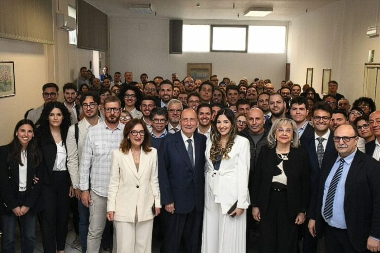 Schifani con i nuovi assunti alla Funzione pubblica