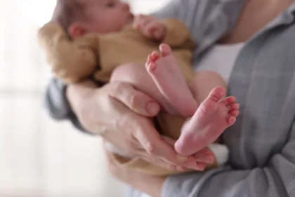 Il bonus nuovi nati è una misura istituita dall'articolo 1, comma 206, della legge 30 dicembre 2024, n. 207 — la legge di Bilancio 2025 — con l'obiettivo di incentivare la natalità e alleggerire le spese che le famiglie devono sostenere nei primi mesi di vita di un figlio. Si tratta di un contributo una tantum da 1.000 euro, erogato per ciascun figlio nato, adottato o accolto in affidamento preadottivo a partire dal 1° gennaio 2025.