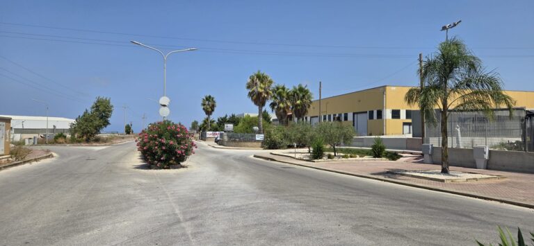 Alcamo, CNA Trapani: “Il nuovo Piano Regolatore rischia di compromettere sviluppo area produttiva Contrada Sasi” La CNA di Trapani esprime forte preoccupazione per il futuro dell’Area Produttiva di Contrada Sasi ad Alcamo, in merito agli effetti che la Variante Generale del Piano Regolatore Generale, recentemente adottata dal Comune di Alcamo, potrebbero produrre.