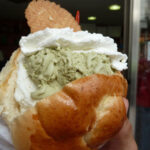 Sui social dilaga la protesta contro i prezzi della gelateria artigianale siciliana. Il presidente di Fipe Confcommercio Catania smonta la narrativa del caro-gelato con numeri alla mano.Cinque euro per una brioche farcita col gelato. Tanto basta, nell'era dei social, per innescare un dibattito che in pochi giorni ha travolto bar e gelaterie di tutta la Sicilia. Ma dietro la polemica virale si nasconde, secondo Dario Pistorio, presidente di Fipe Confcommercio Catania, una lettura distorta della realtà economica dell'artigianato isolano.
