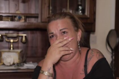 Una battuta scherzosa pronunciata davanti alle telecamere di Canale 5 si è trasformata in un calvario per una donna palermitana. Angela — questo il suo nome — è stata intervistata durante un servizio girato a Mondello dalla trasmissione "Live, non è la D'Urso", condotta da Barbara D'Urso. Nel montaggio andato in onda è stata inclusa una frase ironica sul Coronavirus che il web ha trasformato immediatamente in bersaglio di scherno.