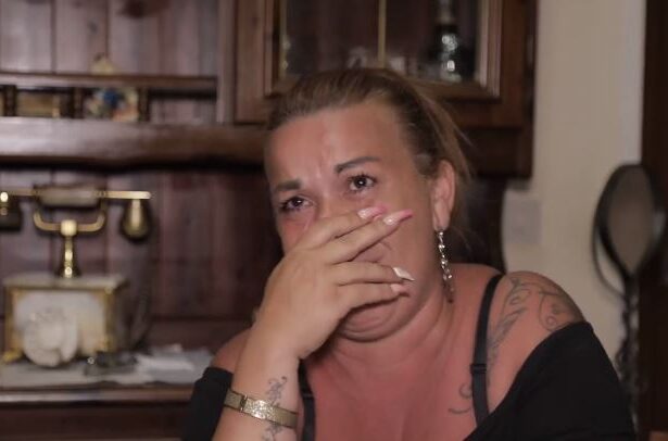 Una battuta scherzosa pronunciata davanti alle telecamere di Canale 5 si è trasformata in un calvario per una donna palermitana. Angela — questo il suo nome — è stata intervistata durante un servizio girato a Mondello dalla trasmissione "Live, non è la D'Urso", condotta da Barbara D'Urso. Nel montaggio andato in onda è stata inclusa una frase ironica sul Coronavirus che il web ha trasformato immediatamente in bersaglio di scherno.