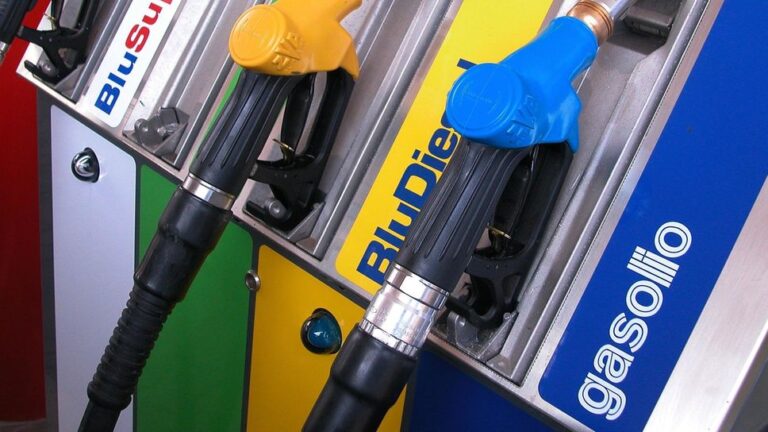 il gasolio alle stelle si rischia il blocco delle merci in tutta i fa2b31fa 8b7f 11ec 8323 1a9fbe370e7b 1920 1080 v3 large libera