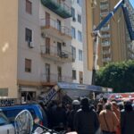 Lavoravano in nero, senza alcun contratto. È questo il quadro che emerge sulla posizione lavorativa dei due operai morti giovedì mattina a Palermo, precipitati dal cestello di una gru mentre eseguivano lavori di ristrutturazione in un appartamento al decimo piano. Le vittime sono Daniluc Tiberi Un Mihai, 50 anni, di nazionalità romena, e Najahi Jaleleddine, 41 anni, tunisino. Le prime verifiche degli investigatori, confermate anche dai familiari, hanno accertato che nessuno dei due risultava assunto, né iscritto alla Cassa edile o all'Edilcassa.