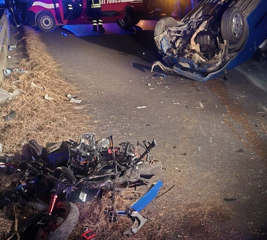Incidente mortale a Portella di Mare: 18enne muore nello scontro tra auto e motorino elettrico