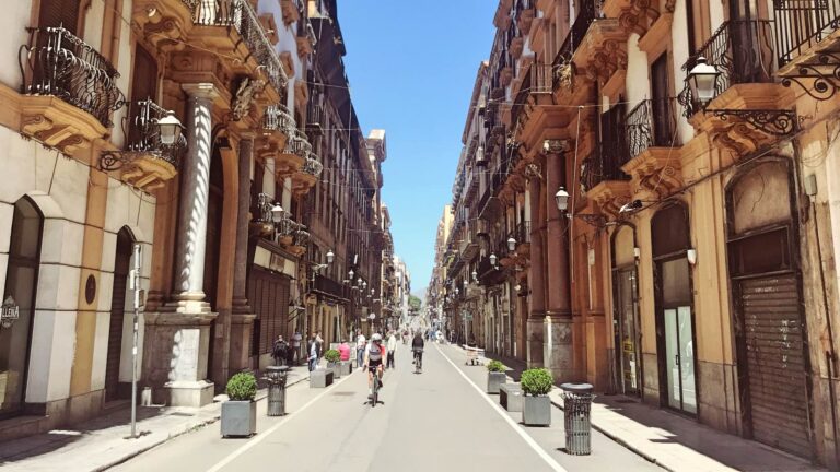 “Ciò che stiamo osservando - continua la leader degli albergatori palermitani - è un cambiamento profondo nella domanda. Chi arriva oggi non cerca solo una destinazione, ma un’esperienza autentica. E questo ci impone di alzare continuamente il livello della qualità, dei servizi e della visione. Adesso, la vera sfida non è riempire le camere nei giorni di festa - conclude la presidente di Federalberghi Palermo - ma costruire continuità, trasformare ogni periodo dell’anno in un’opportunità. Per questo parliamo sempre meno di destagionalizzazione e sempre più di stagionalità differenziata”.