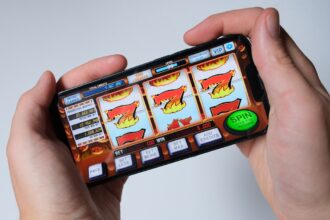 I numeri relativi al gioco d'azzardo in Sicilia, sia online che sul territorio, confermano una netta propensione per le attività ludiche. Ad esempio, in base ai dati diffusi dall'Agenzia delle dogane e dei monopoli, sull'isola ci sono più sale bingo che in ogni altra regione, e anche la quota giocata pro capite online dagli abitanti è decisamente più alta della media nazionale.