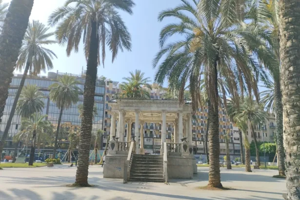 "Il Palchetto della Musica, un tempo simbolo della Palermo elegante e luogo centrale della vita culturale cittadina, versa oggi in condizioni di grave degrado. Quello che era il “salotto” della città è diventato rifugio di bivacchi ed è quotidianamente deturpato da scritte vandaliche, sotto gli occhi di cittadini, visitatori, turisti". Lo dichiara Il Capogruppo del Partito Democratico Rosario Arcoleo.