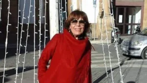 Una donna di 75 anni originaria di Joppolo Giancaxio è morta all'ospedale San Raffaele di Milano dopo essere stata travolta da un'auto mentre attraversava sulle strisce pedonali. Il conducente, un 38enne risultato positivo all'alcol e alla cocaina, è fuggito senza prestare soccorso ed è stato arrestato circa quaranta minuti dopo.