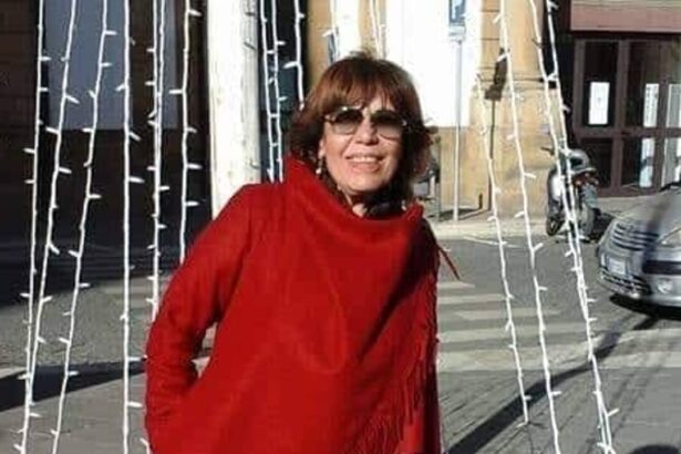 Una donna di 75 anni originaria di Joppolo Giancaxio è morta all'ospedale San Raffaele di Milano dopo essere stata travolta da un'auto mentre attraversava sulle strisce pedonali. Il conducente, un 38enne risultato positivo all'alcol e alla cocaina, è fuggito senza prestare soccorso ed è stato arrestato circa quaranta minuti dopo.