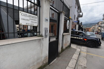 Prosegue senza sosta, nel territorio del Gruppo Carabinieri di Monreale, l'azione di contrasto alle truffe ai danni delle persone anziane. Si tratta di un fenomeno criminale particolarmente odioso che continua a colpire le fasce più fragili della popolazione, facendo leva sulla paura, sulla solitudine e soprattutto sugli affetti familiari.