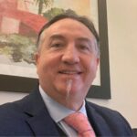 Palermo – La città perde una delle voci più originali del suo giornalismo civico. Ludovico Gippetto, giornalista pubblicista e comunicatore a tutto tondo, è morto nelle ultime ore dopo che un'operazione di cardiochirurgia ha dato luogo a complicazioni rivelatesi fatali. Aveva 60 anni.
