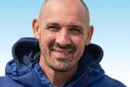 Non ce l'ha fatta Bartolomeo Milazzo, 41 anni, colto da un improvviso collasso mentre era in servizio in un supermercato di Marsala. I soccorsi sono intervenuti tempestivamente, ma ogni tentativo di rianimarlo si è rivelato vano.