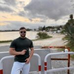 Un agente della Polizia di Stato in servizio al Commissariato di Avola ha perso la vita in uno scontro tra la sua moto e un furgone avvenuto nel territorio di Pachino. La vittima è Federico Vinci, 32 anni, originario di Avola.