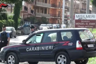 Due carabinieri della compagnia di Misilmeri sono stati aggrediti mentre effettuavano un controllo a Belmonte Mezzagno, nei pressi della villetta comunale. L'episodio ha suscitato la reazione dell'amministrazione comunale.
