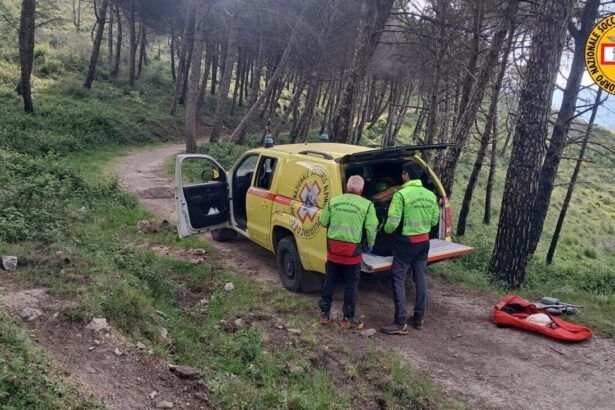 Un uomo praticante di enduro ha perso la vita a seguito di una caduta con la moto alla base di una scarpata in un'area particolarmente impervia nei pressi di Portella Sant'Anna, a ovest di San Martino delle Scale.