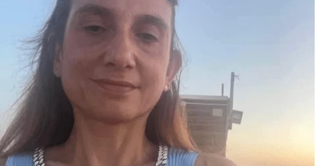PALERMO – Una normale passeggiata con il cane si è trasformata in tragedia questa mattina a Palermo. Laura Catania, avvocata palermitana di 54 anni molto conosciuta in città, è morta dopo essere stata investita da un’auto in via Imperatore Federico. L’impatto è stato violentissimo e, nonostante il rapido intervento dei soccorsi, per la professionista non c’è stato nulla da fare.