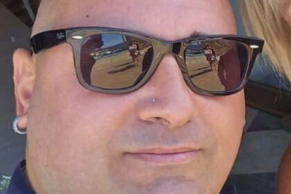 Palermo - Non ce l'ha fatta Giovanni Zarbo, il giovane palermitano ricoverato in gravi condizioni all'ospedale Civico dopo lo scontro avvenuto il 27 aprile scorso in via Pitrè, all'altezza dell'aeroporto di Boccadifalco. Si è spento dopo diciotto giorni di agonia, lasciando un figlio piccolo e una comunità che lo piangeva già dal giorno dell'impatto.