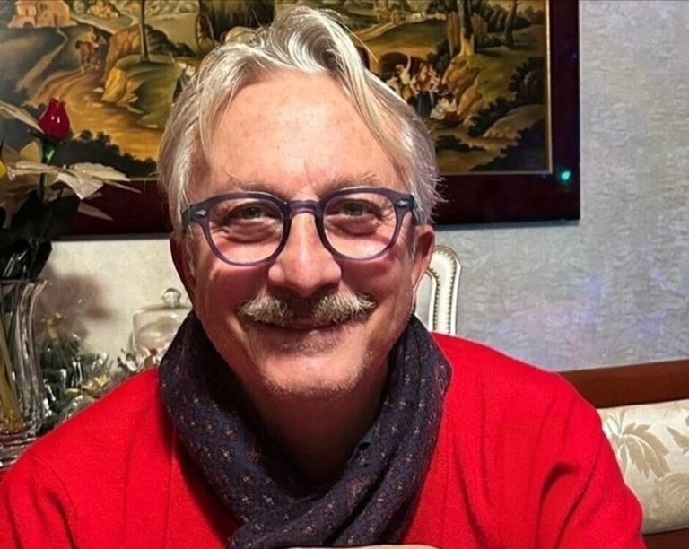 Palermo piange Daniele Chiarelli. L'uomo, stimato dipendente dell'Autorità Portuale del capoluogo siciliano, è deceduto questa mattina dopo essere stato colto da un improvviso malore mentre si trovava al Mediterraneo Padel Club di via Imperatore Federico. Inutile l'intervento del 118.