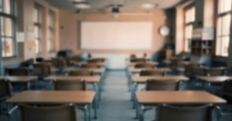 San Vito Lo Capo, studente di prima media accoltella il prof dopo un 4: la scena ripresa dai compagni