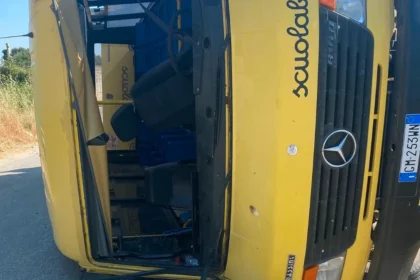 Scuolabus ribaltato a Mazara, 11 bimbi feriti: nessuno in pericolo di vita