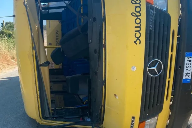 Scuolabus ribaltato a Mazara, 11 bimbi feriti: nessuno in pericolo di vita