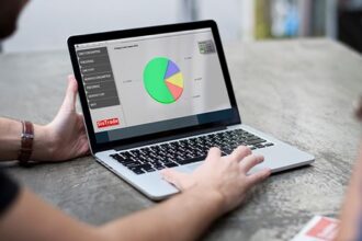 Una gestione efficiente dell'energia è essenziale per le aziende che desiderano ridurre i costi e raggiungere gli obiettivi di sostenibilità. Con l'aumento continuo dei prezzi dell'energia e l'inasprimento delle normative ambientali, l'ottimizzazione dell'uso dell'energia è diventata una priorità fondamentale per molti settori.