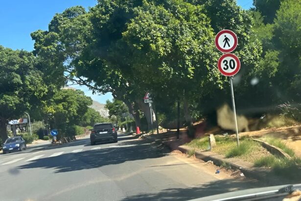 Nuovi limiti a 30 km/h sulla strada per Mondello: scoppia la protesta dei palermitani Spuntano i 30 all'ora sulla strada che porta a Mondello: un limite drastico che rischia di paralizzare il traffico e "svuotare" le tasche dei palermitani.