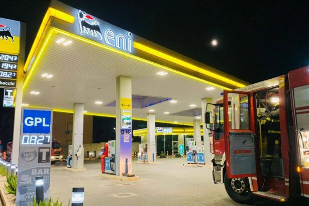 Incendio doloso alla stazione Eni di Capaci: distrutte colonnine Gpl e un'auto