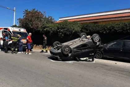 Auto ribaltata nel Palermitano: sul posto carabinieri e 118
