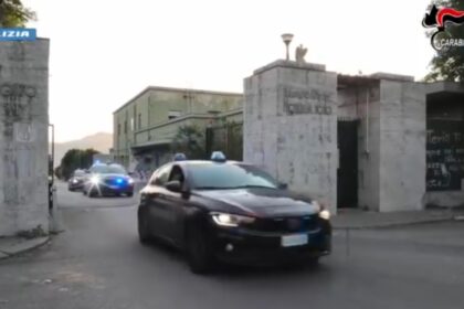 Blitz antimafia a Palermo, kalashnikov, pizzo e auto in fiamme, I NOMI degli arrestati