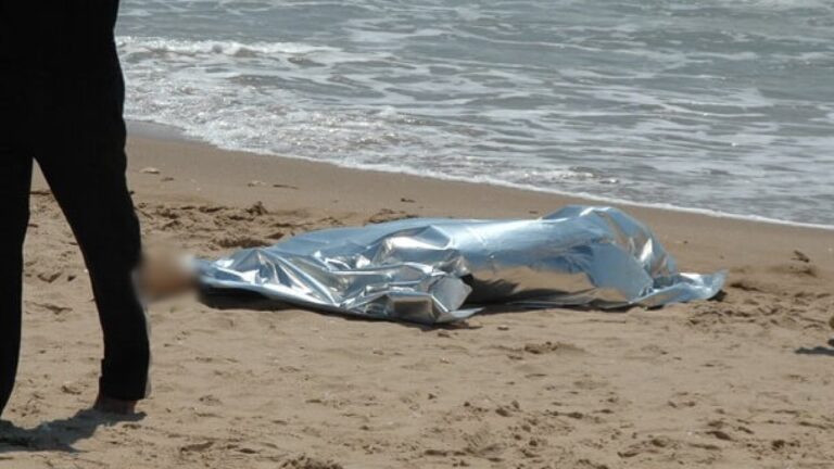 Tragedia in spiaggia, uolo non riemerge dall'apnea