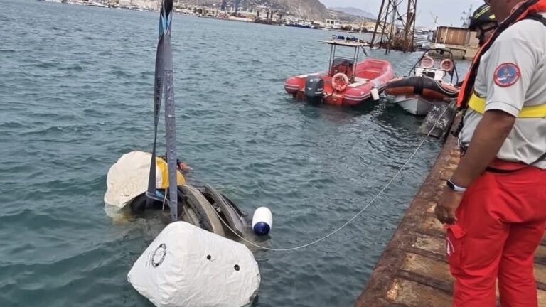 Cadavere recuperato in auto nel porto: indagini in corso