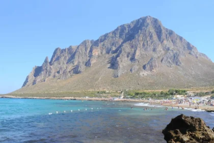 Questo borgo siciliano è tra i mari più belli d'Italia, se lo conosci ti innamori