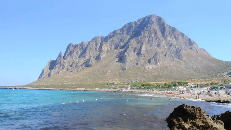 Questo borgo siciliano è tra i mari più belli d'Italia, se lo conosci ti innamori