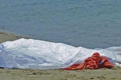 Entra in mare, si accascia e muore dopo malore improvviso, la vittima è un uomo