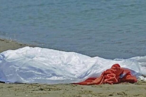 Entra in mare, si accascia e muore dopo malore improvviso, la vittima è un uomo