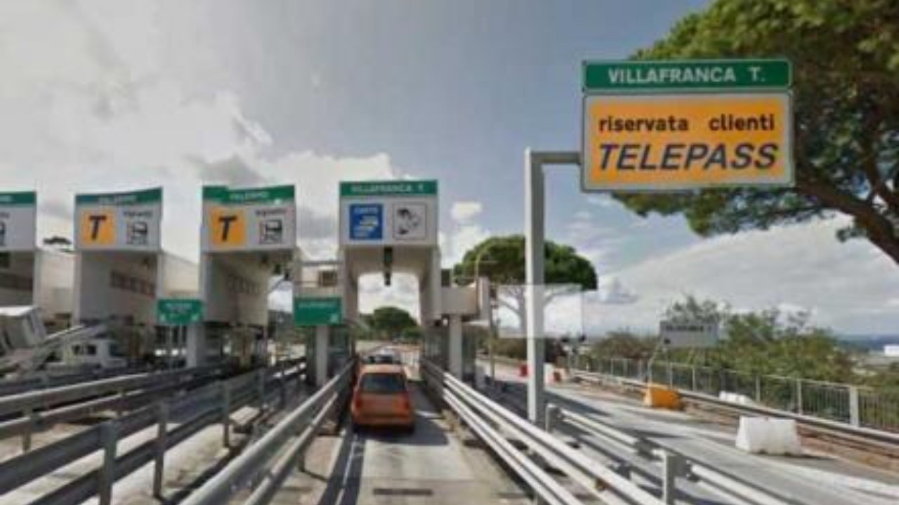 Intascavano i soldi dei caselli autostradali col trucco del biglietto "scambiato", 6 esattori indagati