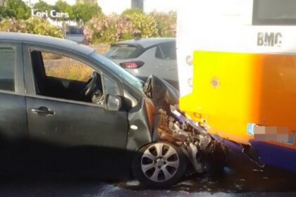 Auto contro bus Amat a Palermo: ferita bambina di 7 anni