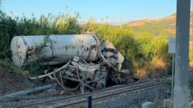 scontro treno furgone imera caltanissetta catania discover