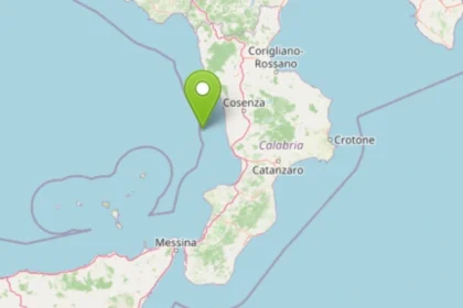 Svegliati di notte dal terremoto: la scossa di magnitudo 6.2 arriva fino a Palermo