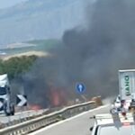 Veicolo in fiamme sulla A29 Dir, traffico bloccato