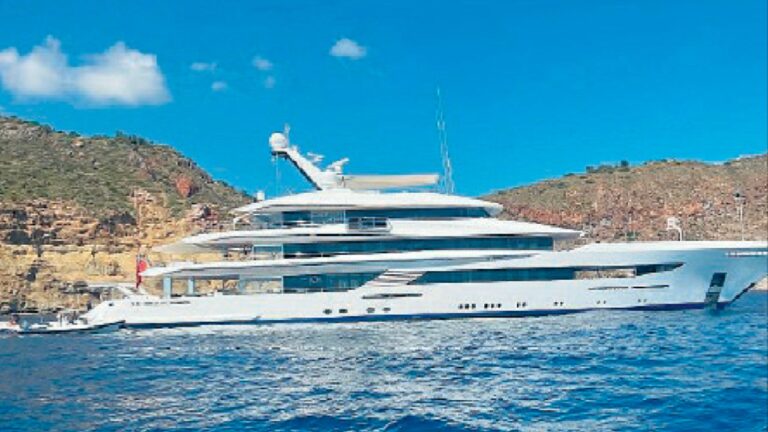 yacht michael jordan lipari eolie
