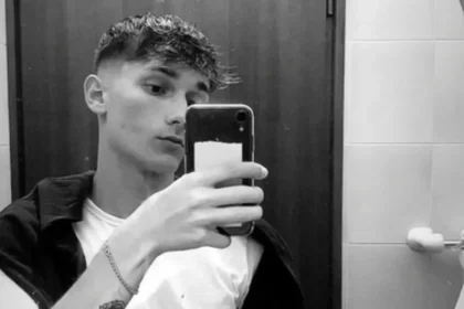 Cade con lo scooter, batte la testa e muore a 20 anni, dramma a Lampedusa