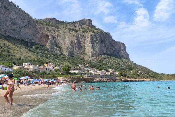 L’Amministrazione comunale rende noto che, a seguito della comunicazione trasmessa dalle Autorità sanitarie e ambientali competenti in merito alla presenza di una fioritura di Ostreopsis cf. ovata nel tratto costiero della località Vergine Maria, è stato pubblicato un apposito avviso rivolto alla cittadinanza.