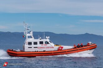 Nove ore in acqua e ancora vivo. È la storia a lieto fine di un pescatore di 65 anni, salvato al largo di Mazara del Vallo, nel Trapanese, da una motovedetta della guardia costiera.