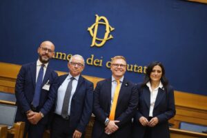 Eruzione Etna, ControCorrente presenta una mozione al Governo regionale. Marano sui disagi all’aeroporto internazionale di Fontanarossa: “Basta disagi e improvvisazione. Subito un Piano cenere, l’era dell’emergenza deve finire”