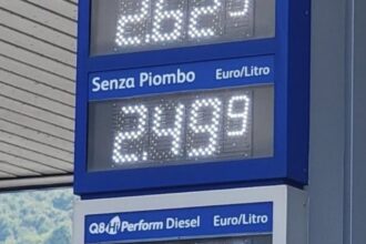 Prezzi folli per i carburanti, «Dal 27 agosto gasolio a 2,3 euro senza intervento»